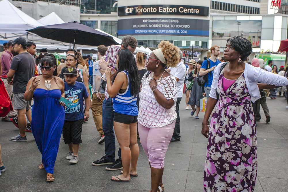 toronto-downtown-eaton-centre-younge-dundas-square7