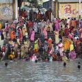 Indien, India, Kalkutta, Kolkata, street photography,travel, reisereportage, fotografie, fotoausstellung, reportage, fotoreportage, Menschen, Leben, Straße, Familie, Kinder, bad, baden, howrah, fluß, Ganges, Kleider, waschen