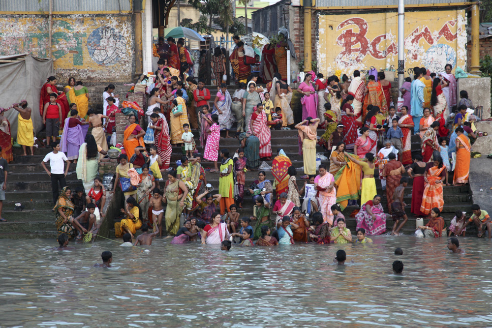 ganges baden fluß iniden indien kalkutta howrah